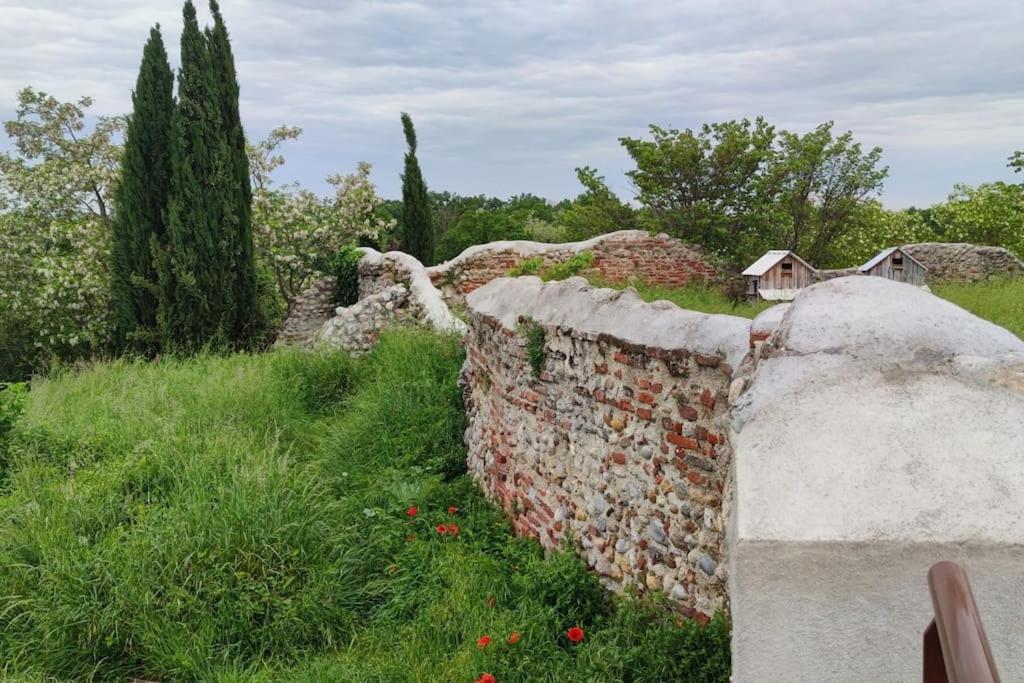 Sous Le Chateau Montaut  Eksteriør billede