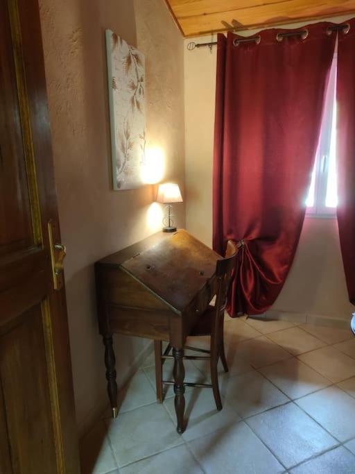 Sous Le Chateau Montaut  Eksteriør billede